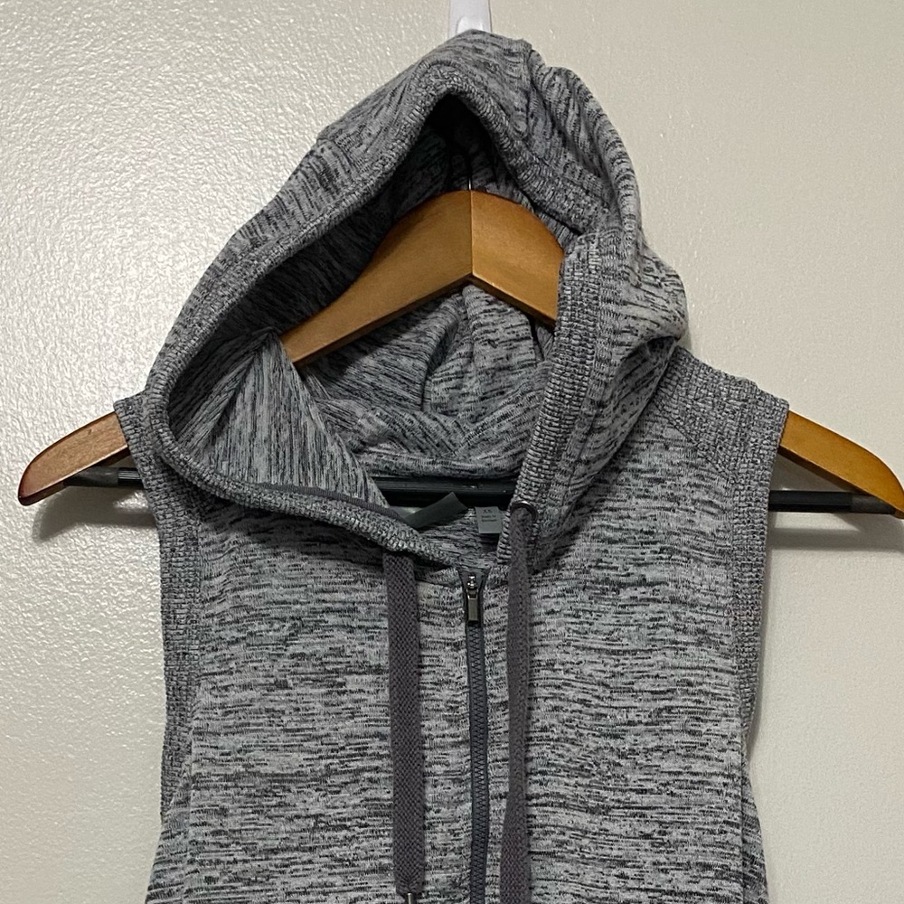 Athleta Women's Blissful Balance Vest Open Back Hooded Size Ex Small Grey Zip Up - Picture 10 of 15